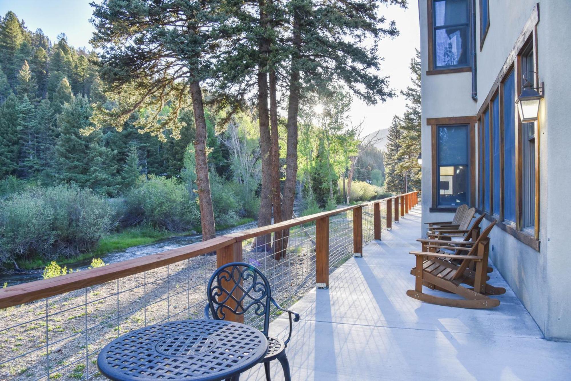 River Lyric Lodge - Formerly Double Dog Red River Kültér fotó